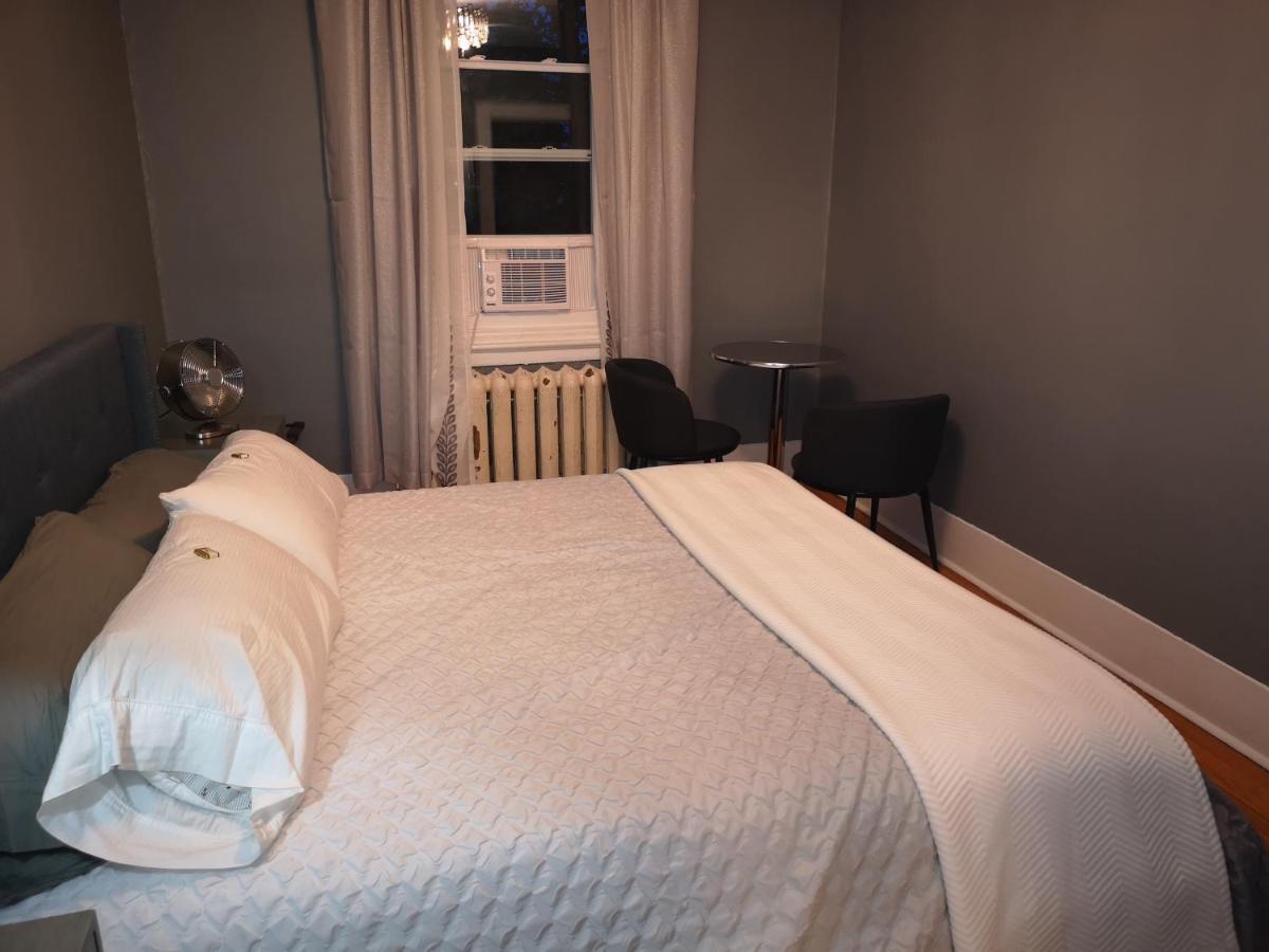 Room With King Bed In Shared 3 Bedroom Downtown Montréal Exterior foto