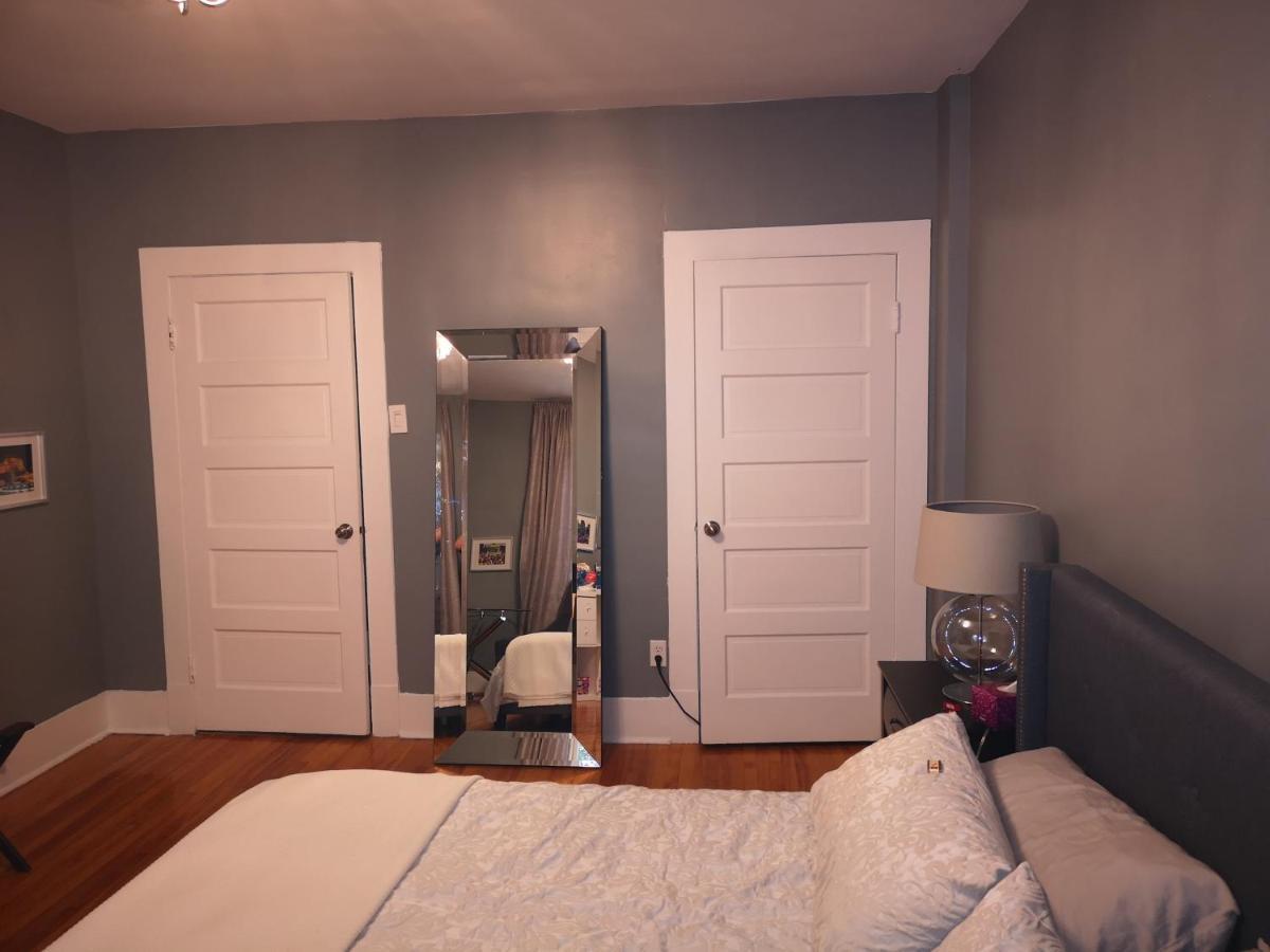 Room With King Bed In Shared 3 Bedroom Downtown Montréal Exterior foto